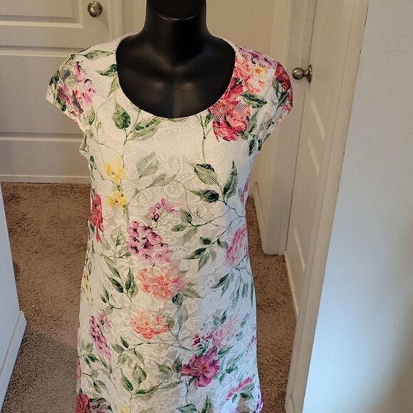 BRAND NEW SANDRA DARREN CAP SLEEVE MULTI-COLOR LACE FLORAL DESIGN PRINT DRESS - Picture 13 of 15